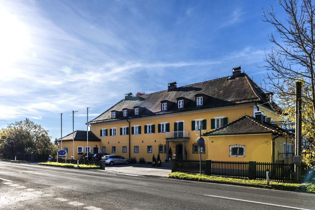 Villa Flora Anif Exterior photo